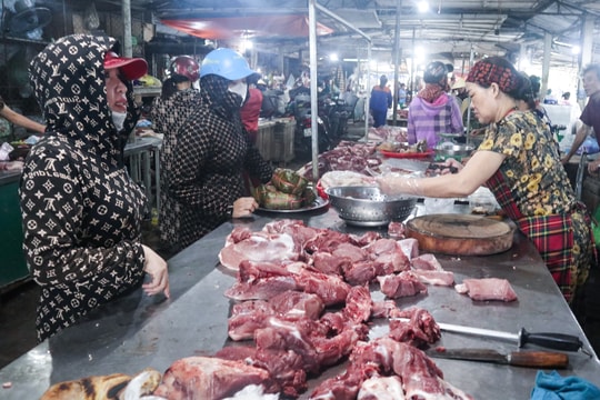 Lợn hơi trên đà tăng, giá thịt nhích theo