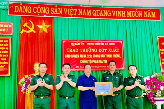 Trao thưởng thành tích đấu tranh phòng, chống ma túy