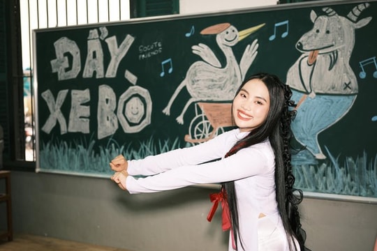 Phương Mỹ Chi nói gì khi ca khúc mới trùng với đề thi tốt nghiệp môn Văn? 