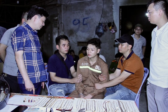 Bắt nghi phạm cướp tiệm vàng sau 7 giờ gây án