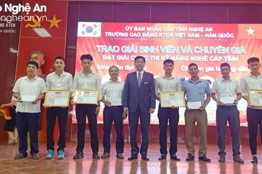 Trường Cao đẳng Kỹ thuật Công nghiệp Việt Nam-Hàn Quốc ký kết hợp tác cung ứng nguồn nhân lực với nhiều doanh nghiệp