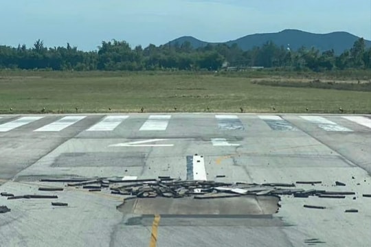 Sự cố nứt đường băng sân bay Vinh dự kiến sẽ được khắc phục xong trong tối 3/7