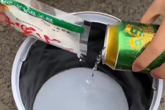 Mẹo đánh bay vết bẩn cứng đầu trên ô tô bằng bia