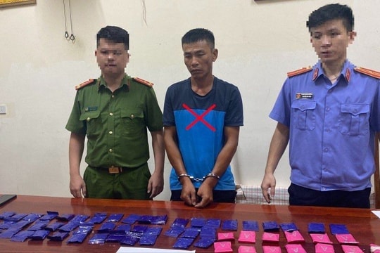 Bắt đối tượng là 'mắt xích' trong đường dây vận chuyển ma túy từ nước ngoài về Việt Nam