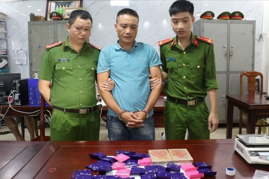 Bắt đối tượng mua bán 2 bánh heroin, 6.000 viên ma tuý tổng hợp