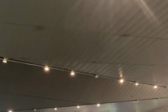 Hơn 1 vạn khách đổ về sân bay Vinh sau sự cố nứt đường băng