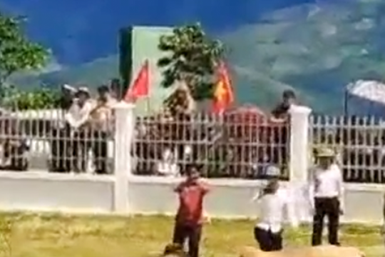 Gay cấn những pha chọi bò ở vùng cao Kỳ Sơn