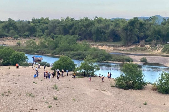 Thêm nam sinh đuối nước trên sông Giăng