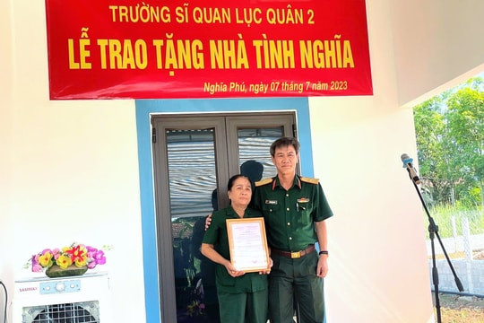 Trường Sĩ quan Lục quân 2 trao nhà tình nghĩa cho gia đình chính sách tại Nghĩa Đàn