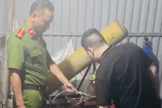 Điểm sang chiết 'bóng cười' cực lớn ngụy trang trong khu vực bãi xe