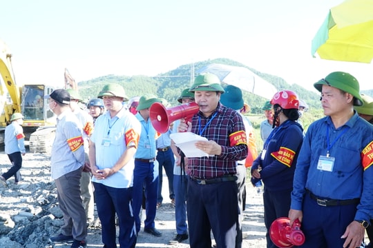 Những hình ảnh bảo vệ thi công cầu cạn Diễn Đoài vượt cao tốc Bắc - Nam trên Quốc lộ 48