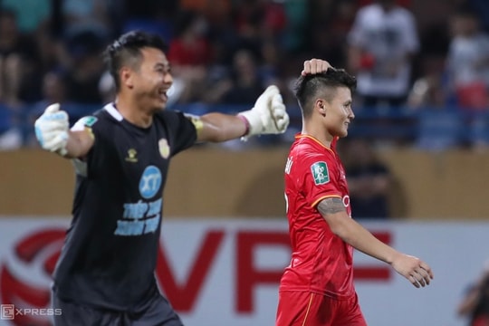 Quang Hải sút hỏng luân lưu khiến đội nhà bị loại; Ten Hag đôn 3 tài năng trẻ của học viện lên đội một MU