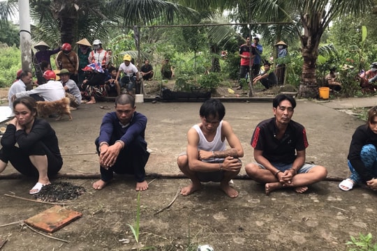 5 người trong gia đình rủ nhau đi cướp lúc nửa đêm