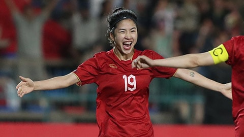 Thanh Nhã được CLB Pháp, Đức, Thái Lan đua nhau săn đón; Thủ môn Trần Nguyên Mạnh nén đau thi đấu