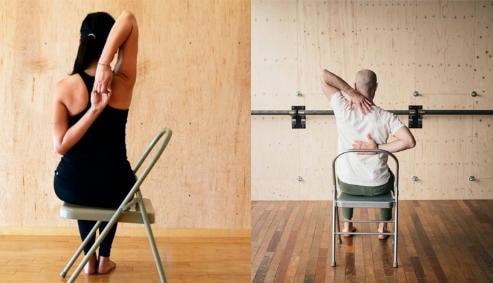 6 tư thế yoga tại bàn làm việc giúp xả stress