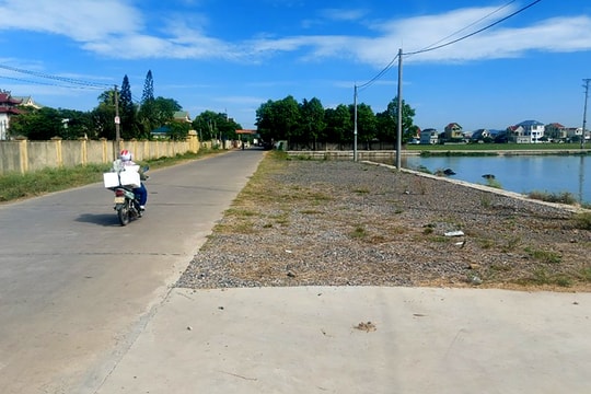 Xem khu đất có trường hợp vi phạm trong đấu giá ở Quỳnh Lưu