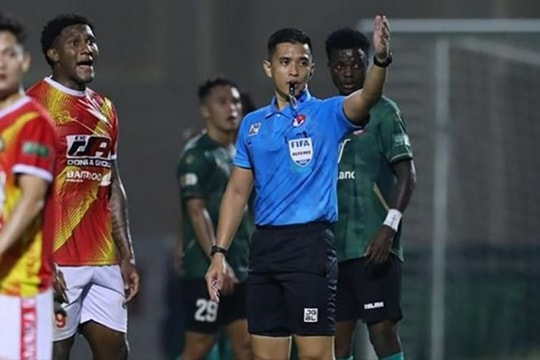 Trọng tài ngoại thổi 'chung kết ngược' V-League 2023; Nữ Philippines tuyển 'nhân sự khủng' dự World Cup vào giờ chót