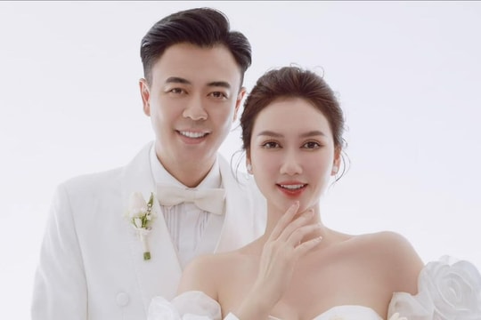 Fan bất ngờ với loạt ảnh cưới của MC Tuấn Tú và diễn viên Hương Giang