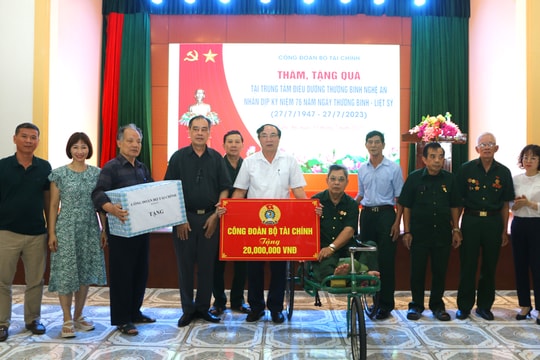 Công đoàn Bộ Tài chính, Sở Tài chính thăm và trao quà cho thương, bệnh binh