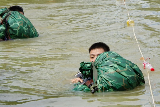 Luyện tập chiến thuật vòng tổng hợp cho tiểu đoàn huấn luyện cơ động năm 2023