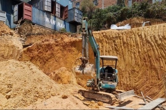 Khởi tố chủ thầu xây dựng để sập taluy gây chết người