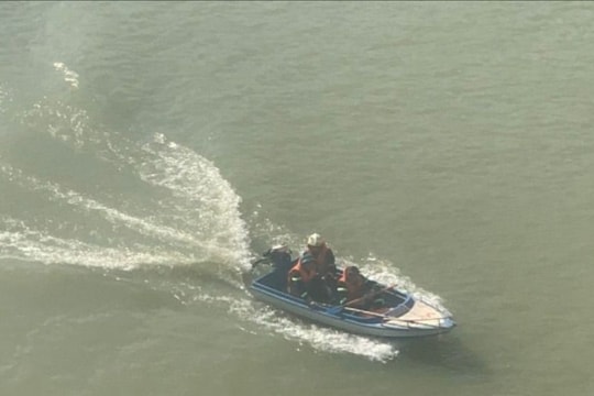 Tìm kiếm người đàn ông nghi nhảy cầu Đô Lương 