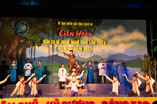 Khai mạc Liên hoan dân ca ví, giặm Nghệ Tĩnh cụm III