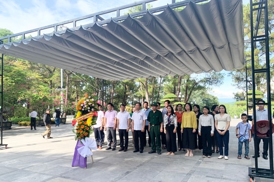 Ban Nội chính Tỉnh ủy dâng hoa, dâng hương tưởng niệm các anh hùng, liệt sĩ tại tỉnh Quảng Trị