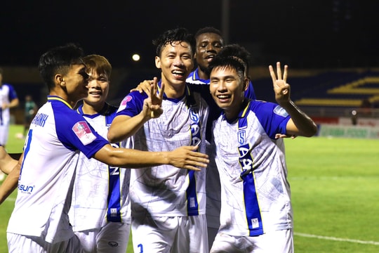 Sông Lam Nghệ An giành chiến thắng trước Câu lạc bộ Thành phố Hồ Chí Minh trong trận mở màn giai đoạn 2