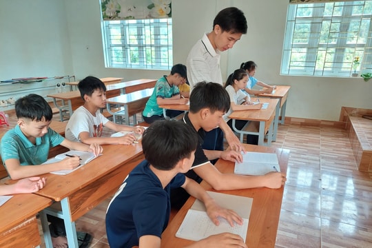 Tâm sự nghẹn lòng của giáo viên giỏi hơn 10 năm dạy hợp đồng