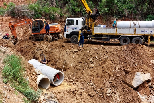 Kỳ Sơn lắp đặt thêm cống thoát nước lũ tại khe Huồi Cọm