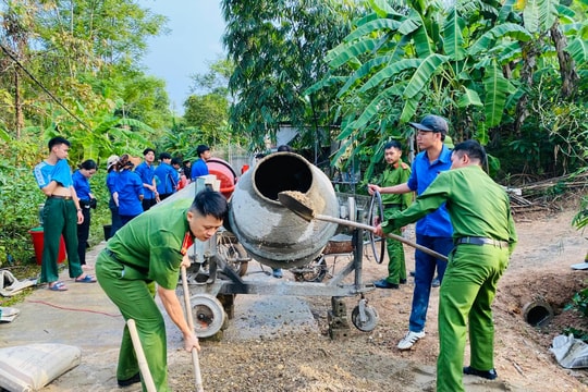 Hơn 8.000 thanh niên Nghệ An ra quân ngày cao điểm Chiến dịch hành quân xanh 2023