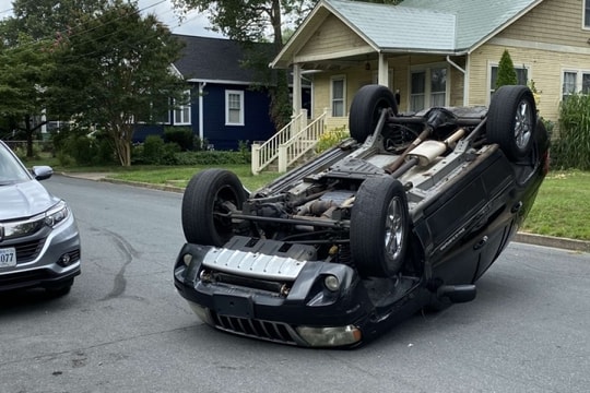 Những nguyên nhân nào khiến ô tô dễ bị lật?