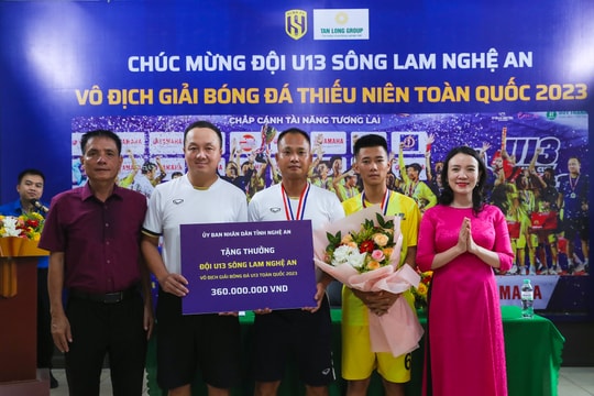 Trao thưởng lớn cho U13 Sông Lam Nghệ An 