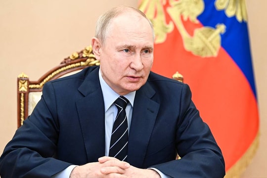 Tổng thống Putin: Nga có đủ dự trữ các loại bom, đạn chùm nhưng chưa có nhu cầu sử dụng