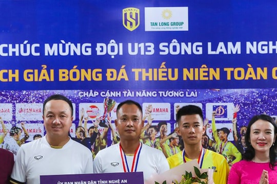 Vô địch Giải Bóng đá Thiếu niên toàn quốc năm 2023, U13 SLNA được thưởng lớn