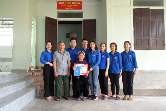 'Hành trình đỏ' tri ân những người vợ, người mẹ anh hùng