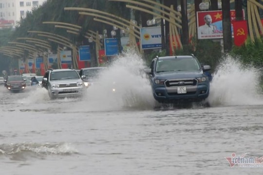 'Nằm lòng' 6 nguyên tắc sau để lái xe an toàn dưới trời mưa bão