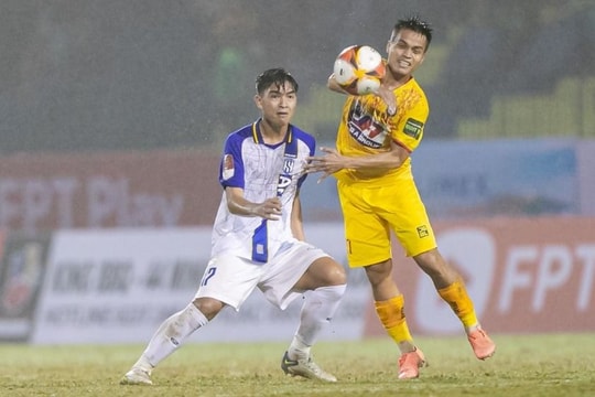 Sông Lam Nghệ An sớm trụ hạng: Cơ hội vàng cho các trung vệ trẻ