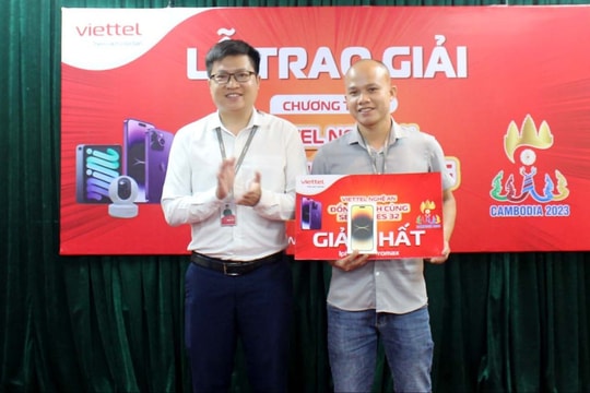 Trao thưởng cho các khách hàng may mắn trúng giải Chương trình 'Viettel Nghệ An- Đồng hành cùng SEA Games 32'