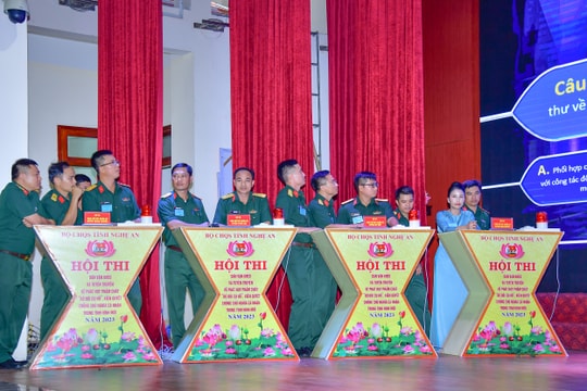  Chung kết Hội thi 'Dân vận khéo' và tuyên truyền về 'Phát huy phẩm chất Bộ đội Cụ Hồ' kiên quyết chống chủ nghĩa cá nhân trong tình hình mới 