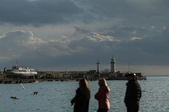 Quân đội Nga tuyên bố vừa đánh chặn hàng chục UAV tấn công Crimea