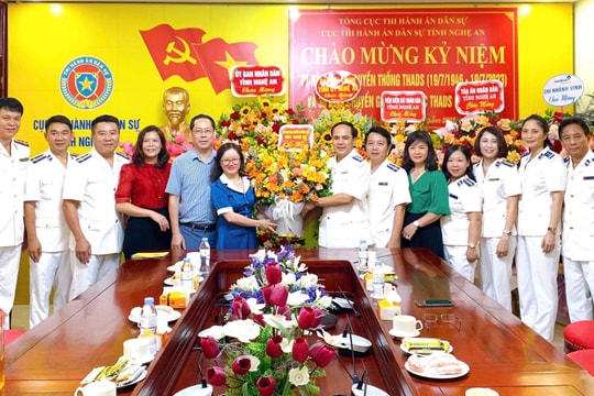 Đoàn đại biểu Quốc hội tỉnh chúc mừng ngày truyền thống ngành Thi hành án Dân sự