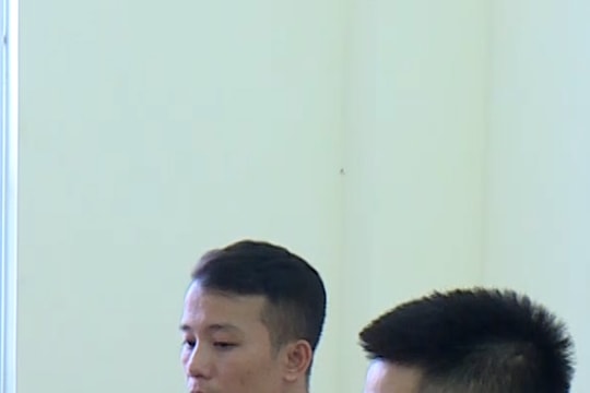 Bắt 2 đối tượng làm giả CMND để mở tài khoản ngân hàng, bán kiếm tiền