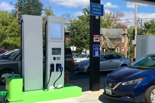 Mẹo đổ xăng ô tô vừa tiết kiệm vừa không hại xe