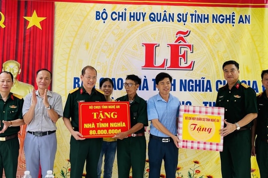 Bộ Chỉ huy Quân sự tỉnh bàn giao nhà tình nghĩa cho thương binh ở thị xã Cửa Lò