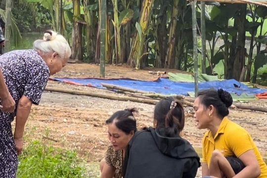 Sản phụ sinh con ngay bên lề đường Quốc lộ 48C 