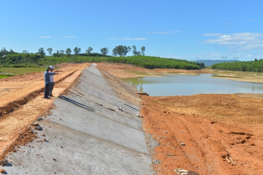 Yên Thành đẩy nhanh tiến độ nâng cấp các hồ chứa ách yếu trước mùa mưa bão 