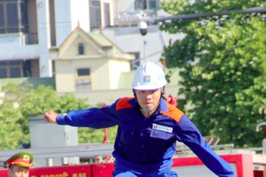 Xem phần thi thực hành phòng cháy, chữa cháy tại Hội thao khu vực của Petrolimex