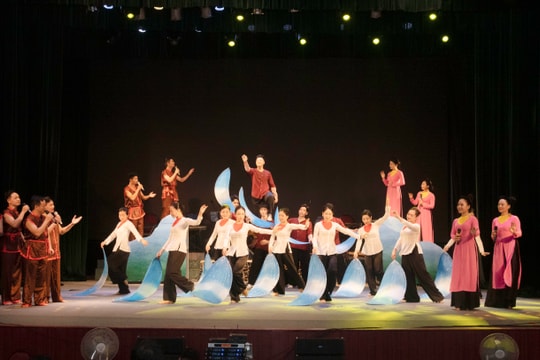 Tổng duyệt chương trình của đoàn Nghệ An tham gia Hội diễn Đàn, Hát dân ca 3 miền năm 2023